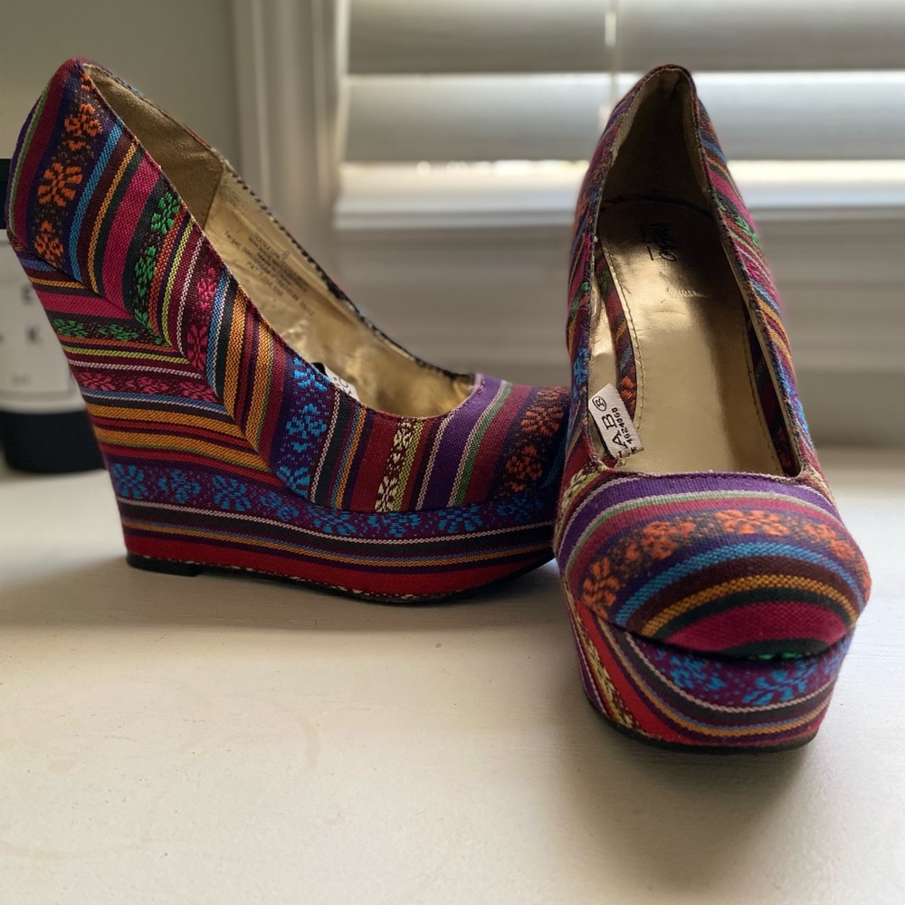 Multi color wedges